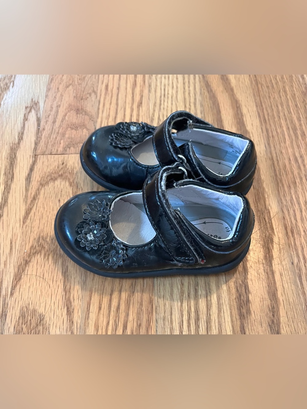 Stride Rite Mary Jane Style Walking Shoes Sz 4W